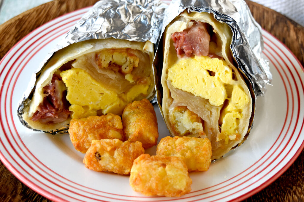 Freezer Breakfast Burritos (40g Protein!) — Meal Prep & Save Time The current image has no alternative text. The file name is: freezer-breakfast-burritos-16W.jpg